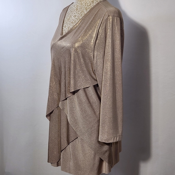 Chico's Travelers Blouse Tiered Gold Shimmer Slinky 3/4 Sleeve Stretch Size 2/12 - Picture 5 of 12